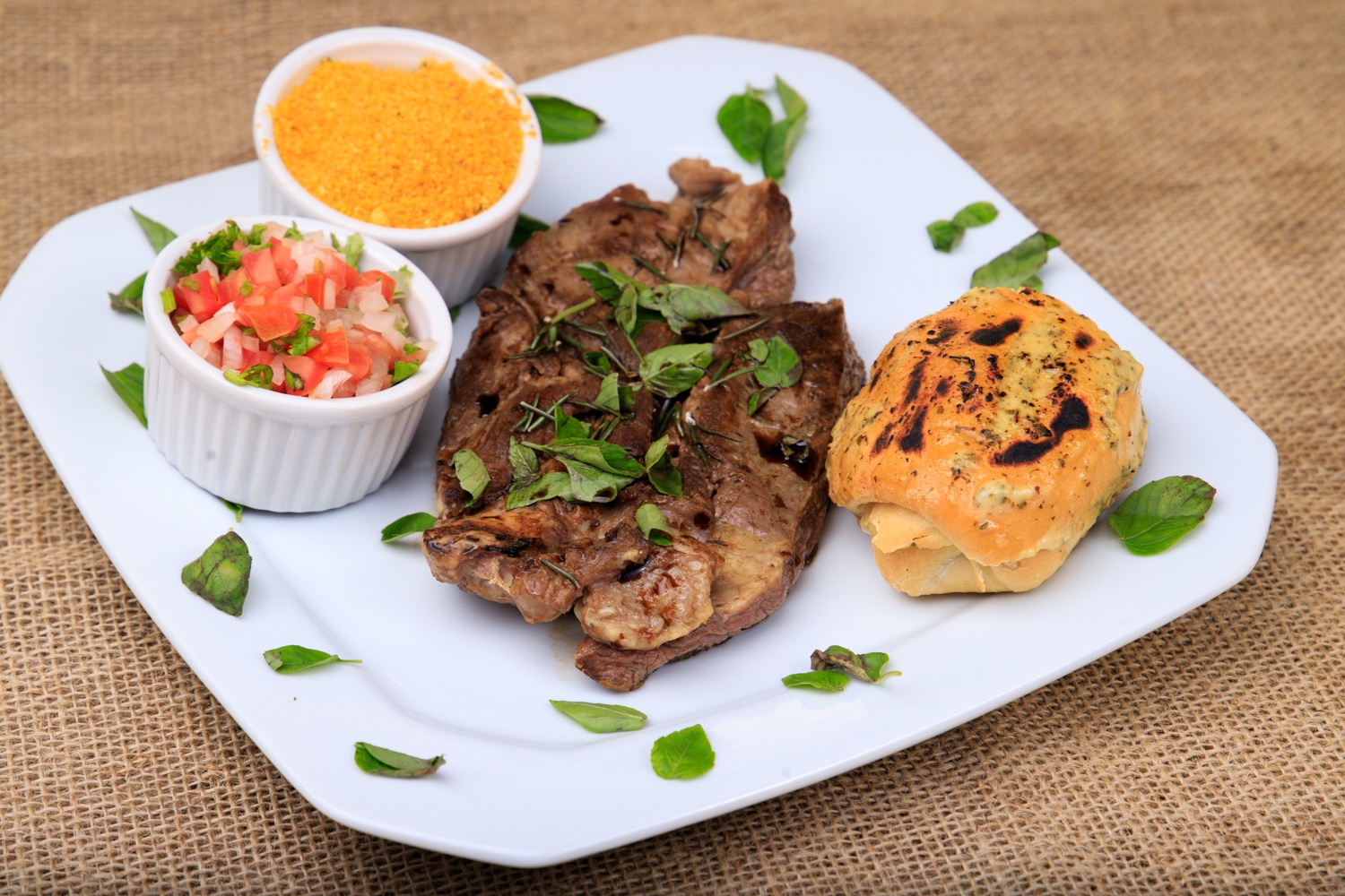 Comida di Buteco: creme de macaxeira com charque e cebola na brasa é um dos  pratos que concorrem no festival, Pernambuco